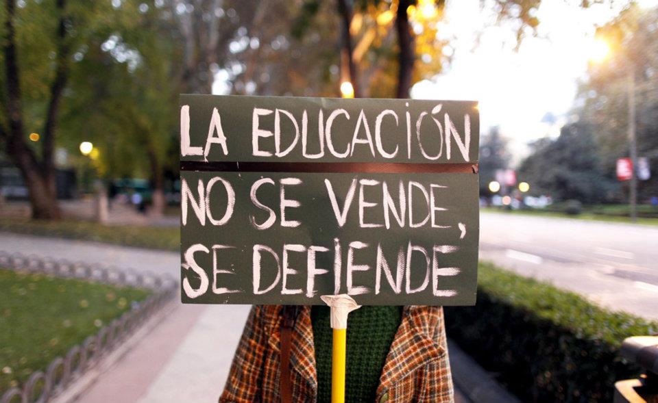 Basta de injerencia corporativa en la educación pública argentina ¡Con nuestra educación no!